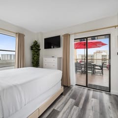 Penthouse Getaway | Terrace | Pools | Universal