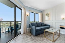 Garden View Balcony King Studio, 3608 (Deluxe)