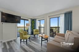 TerraceOn9 Pearl, 3906 (Signature)