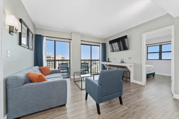 Top Floor Suite | Pools | Fireworks | Kitchenette - Image 1