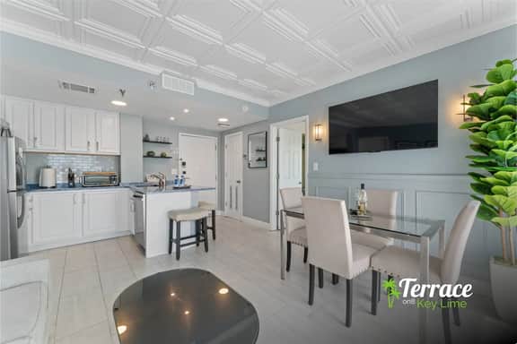 Spacious King Bed Getaway w/Terrace & Epic View