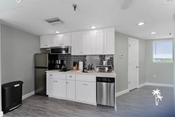Lake View Balcony 2BR, 3002 10th Floor (Deluxe)