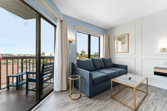 Garden View Balcony King Studio, 3408 (Deluxe)