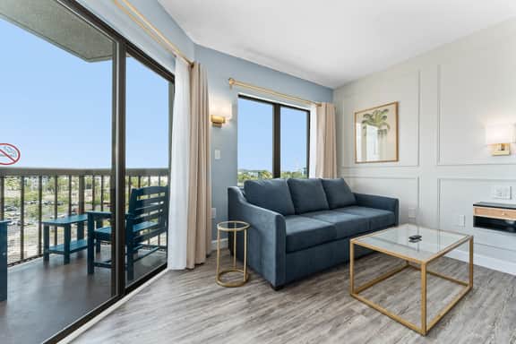 Garden View Balcony King Studio, 3608 (Deluxe)