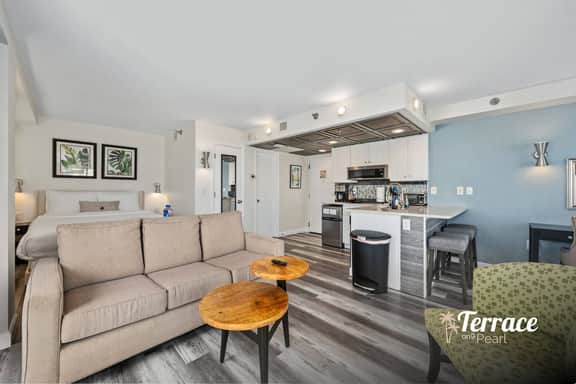 TerraceOn9 Pearl, 3906 (Signature)