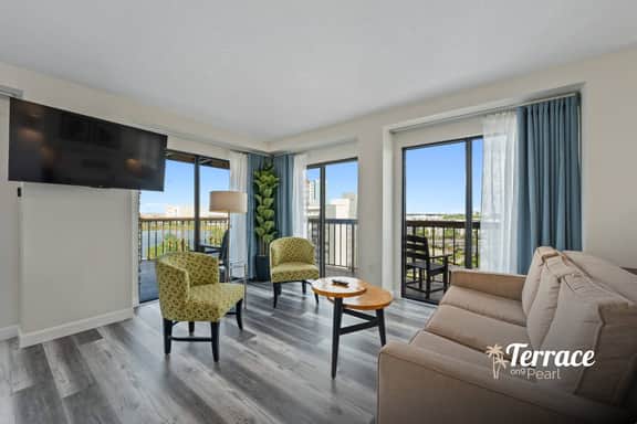 TerraceOn9 Pearl, 3906 (Signature)