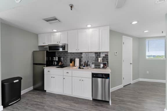 Top Floor Suite | Pools | Fireworks | Kitchenette - Image 5