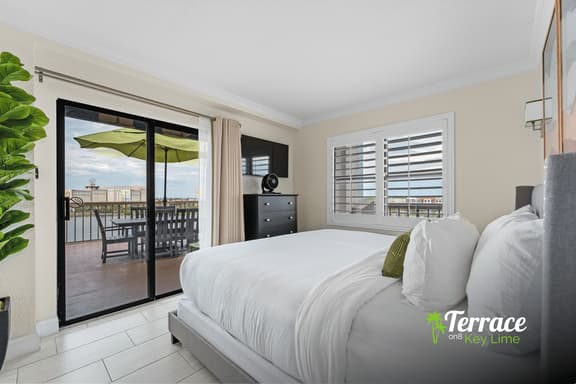 Spacious King Bed Getaway w/Terrace & Epic View